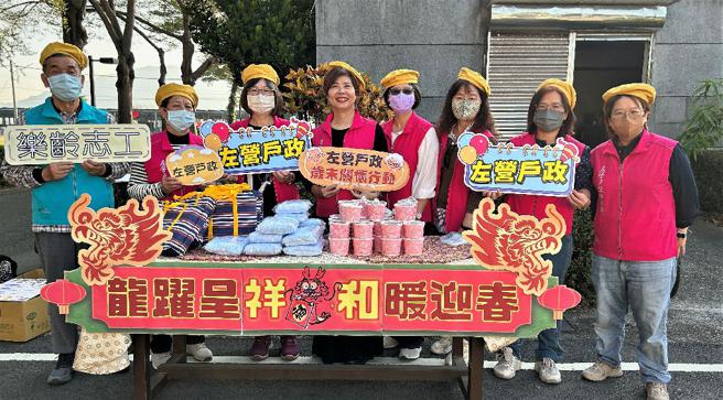 左營戶政事務所到祥和山莊關懷老兵（圖片來源：高雄市民政局提供）
