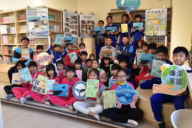 前峰國小近日舉辦「繪本閱讀研習海洋保育結合小書Q&A製作」成果展（圖片來源：海洋保育署提供）
