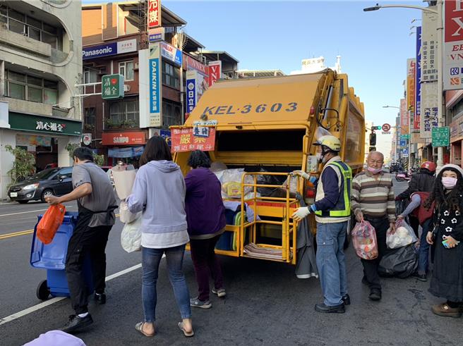 高市府环保局近年相当重视空污问题，垃圾焚化量连年下降，经过数据统计，高雄2023年度垃圾焚化总量下降到仅114万公吨，相比2020年的137万公吨，已经大幅减少23万公吨垃圾焚化量。（高市府环保局提供／洪浩轩高雄传真）