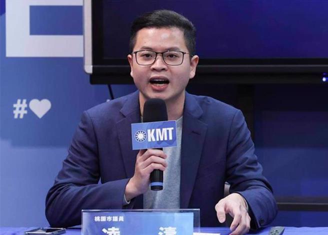 桃園市議員凌濤斥陳耀祥有3個時間點可走，包括中天提行政訴訟救濟勝訴、突襲通過鏡電視案、三立入股中嘉案等，卻屢次戀棧，直到看到民進黨居國會弱勢才藉口任期屆滿逃跑。（蔡依珍攝）