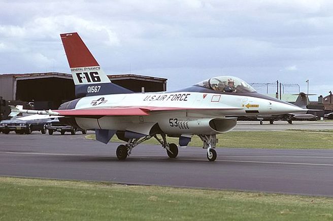 編號01567的正是世界第1架F-16戰機。(圖/愛德華空軍基地)