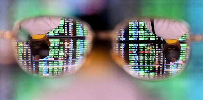 证期局宣布，5月10日起初次取得上市柜公司逾5％股权的大股东，须在10日内申报。图／本报资料照片