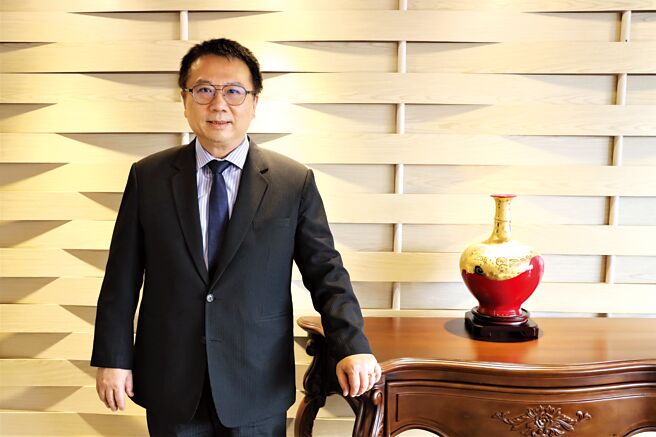 群益金鼎证券总经理 李文柱