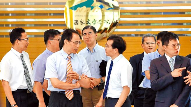 一個有士氣、有遠見、有勇氣的文官體系可以讓施政走在正確的路上，但如果文官士氣得不到鼓舞，欲言而不敢言，必致附會之聲溢滿朝堂，專業之論噤若寒蟬。圖／本報資料照片