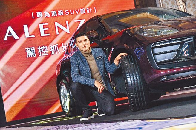 鳳小岳16日出席記者會分享駕駛哲學，自認上山下海都難不倒他。（品牌提供）