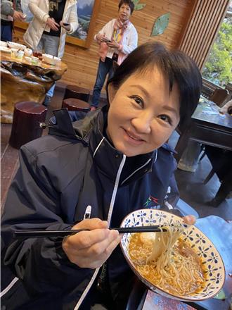 點名「牛肉泡麵加蛋」 盧秀燕：武陵農場泡麵特別好吃