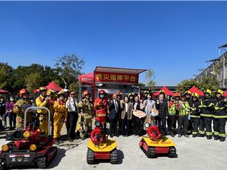 周春米透露「屏三分隊」進度 屏東消防局獲贈「變形金剛」