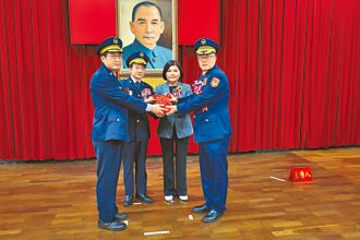 警执勤受枪伤被指负面 家属无奈