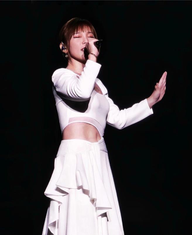 李佳薇将于3月3日在台北Legacy举办演唱会。（翻摄李佳薇IG）