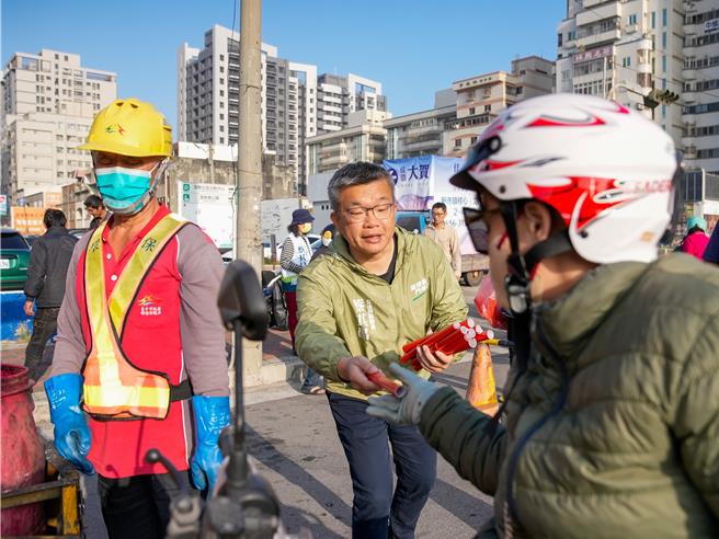 立法院副院長蔡其昌18日表示，他昨天北上拜會行政院長陳建仁，要求先核定捷運藍線計畫。（陳淑娥攝）