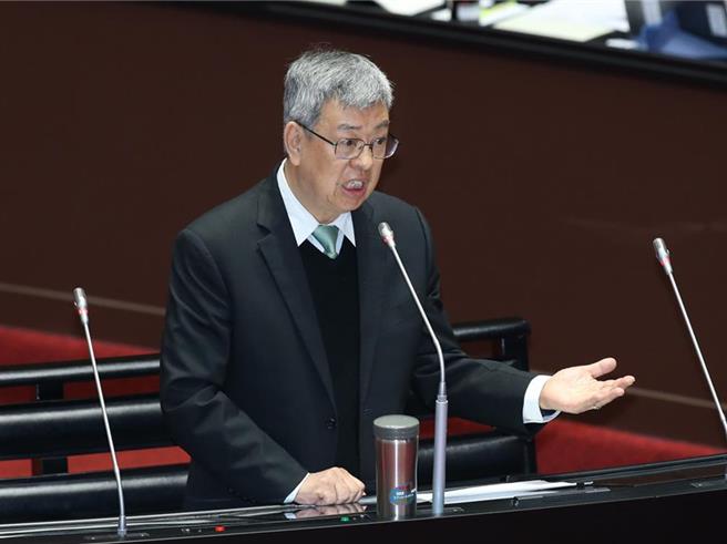 陈建仁今天上午主持行政院会，院会刚刚已通过内阁总辞案，但获得蔡英文总统慰留。（本报资料照片）