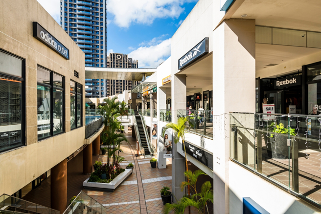 觀光署統計新北市去年1到11月各景點造訪人次，林口三井Outlet吸引764萬人拿下冠軍。(圖:shutterstock/達志)