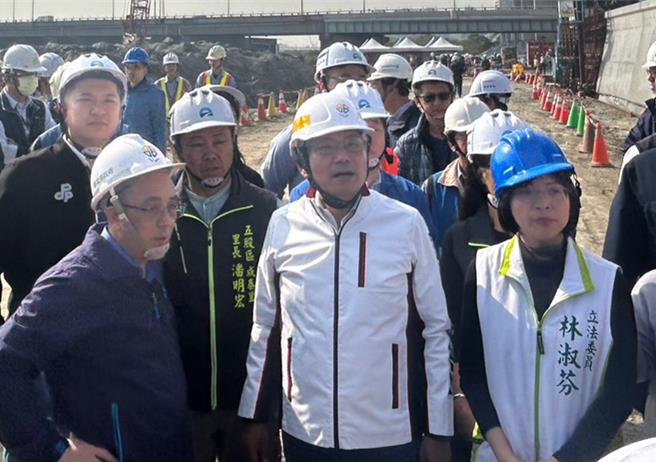 国民党主席朱立伦表示谢票行程将于这周五启动，第一场感恩茶会将从新北出发，侯友宜表示会跟利用休息时间及下班后的时间感谢支持者。（刘玮晴摄）