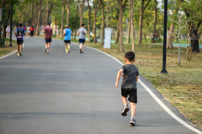 台灣兒少身體活動量評等僅「F」，遠低於世衛組織每日運動量。（示意圖：shutterstock／達志）