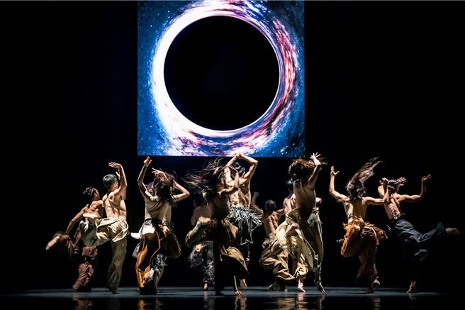 云门舞集《毛月亮》佳评如潮，3月30日、31日将来台南演出。(云门提供摄影李佳晔／曹婷婷台南传真）