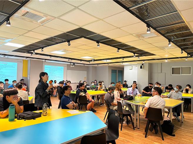 中原大學與世界先進合作開設半導體製程實務課程，學生參與情形踴躍。（中原大學提供）