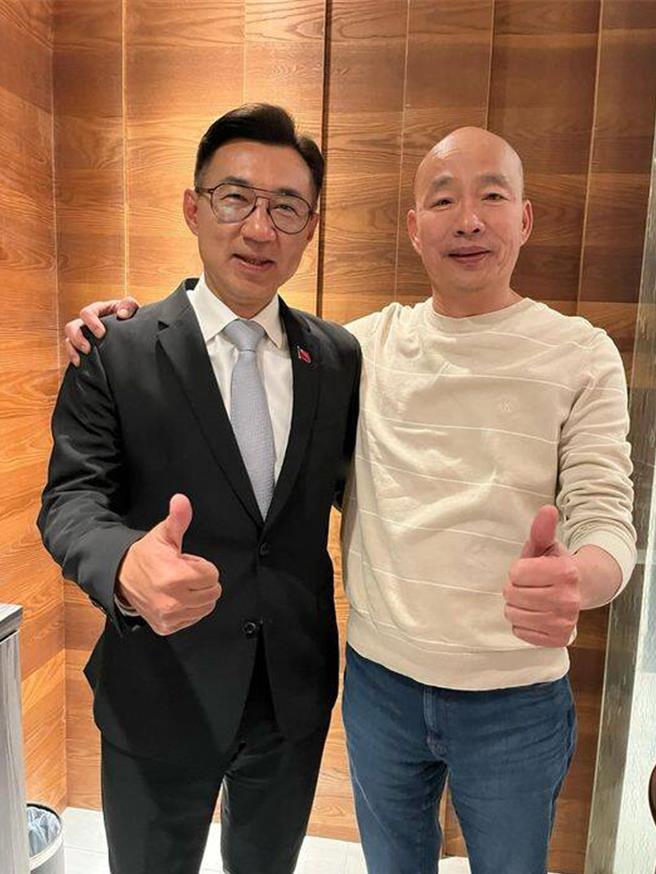 国民党立委当选人韩国瑜18日在脸书宣布，将与立委江启臣搭檔参选立法院正副院长。（摘自韩国瑜脸书）