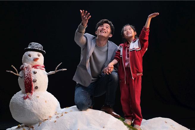 周健瑜和童星李宜儒在短片《白雪》中饰演父女。（高雄电影节提供）