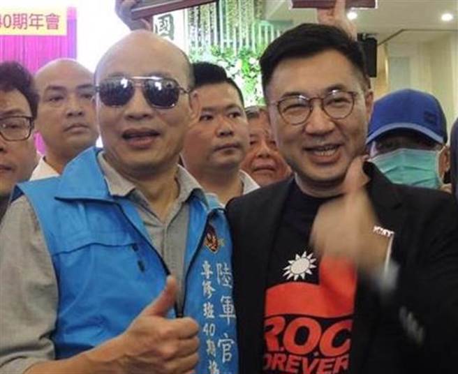 國民黨不分區立委當選人韓國瑜（左）18日在臉書宣布，將與立委江啟臣（右）搭檔參選立法院正副院長。（本報資料照）