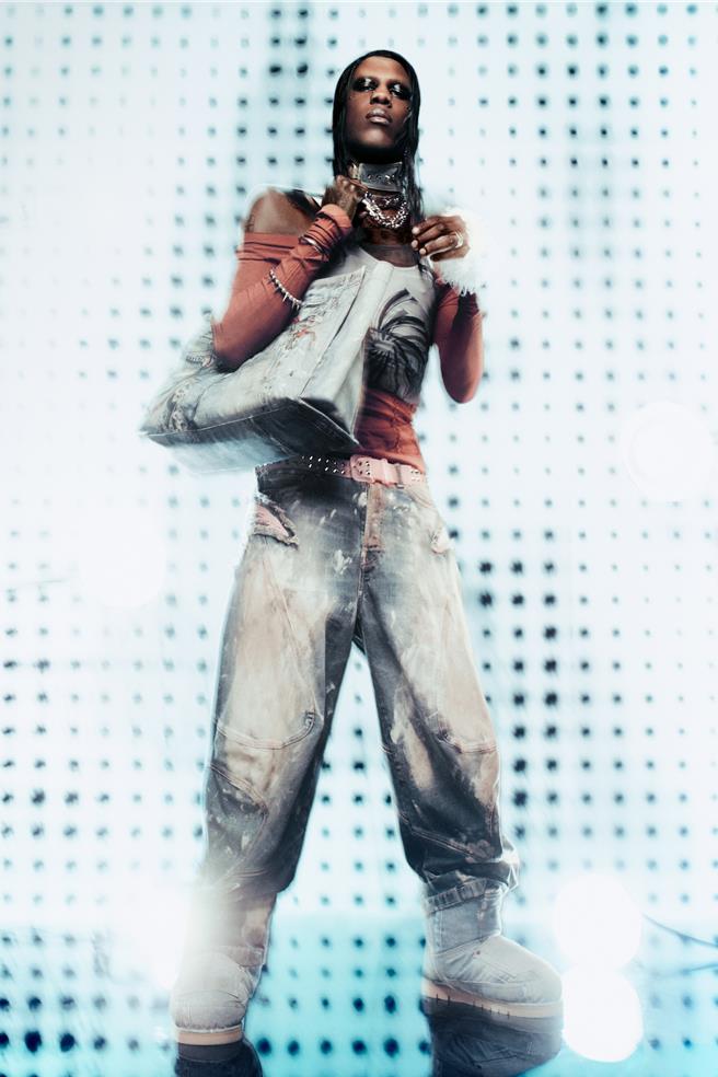 美国音乐家Yves Tumor完美演示了Acne Studio2024秋冬男装（Acne Studio提供／黄唯淯台北传真）