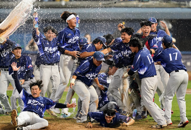 台北市大夺下112学年度大专棒球联赛公开男一级冠军。（大专体总提供）