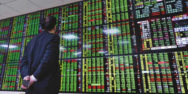 外資撤離潮下，台股連日回檔整理，但公股行庫領軍的內資仍持續加碼，預計台股後市個股表現空間較大。圖／本報資料照片