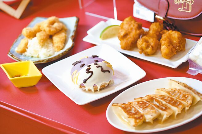 Global Mall板桥车站店推新春扣点好礼，初一至初五扣点数66点可换餐饮点心。（Global Mall提供）