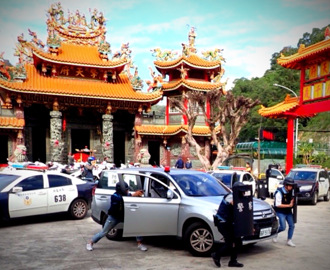 新莊街頭駁火一線間！警匪防搶演練太逼真  民駐足圍觀