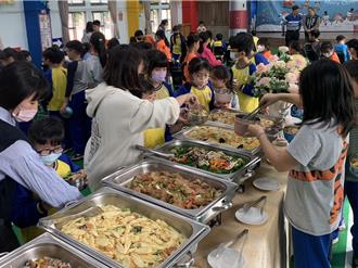 buffet彰化开进校园 学生嗨翻「有史以来最开心的1天」