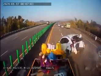 惊悚画面曝光！国3田寮段女驾驶猛撞缓撞车 4车碰撞3人受伤