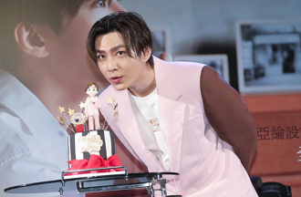 炎亞綸停工7個月首次公開表演 嗨唱又加碼送紅包