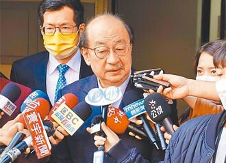 柯建銘照照鏡子