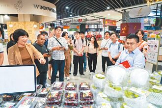 饶庆铃率农友访星 为台东农产找通路