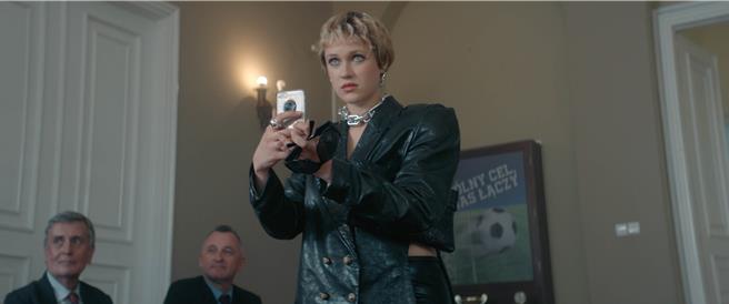 《上流誘惑》女主角伊內姿由出身演藝世家的海倫娜英格勒特演出。（天馬行空提供）