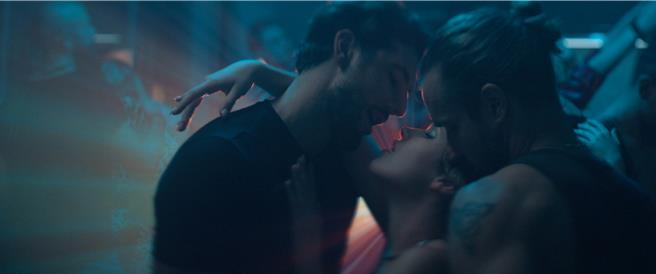 海倫娜英格勒特在片中有一段令人臉紅心跳的3P床戲。（天馬行空提供）