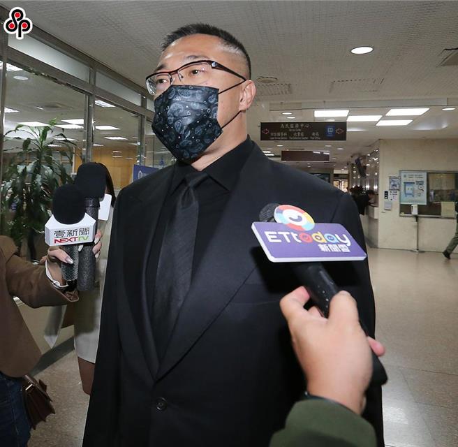 名嘴朱学恒强吻台北市议员锺沛君，台北地检署认定朱2度违反锺女意愿强吻，依强制猥亵罪起诉朱，但朱学恒不认罪。（本报资料照片／陈君玮摄）