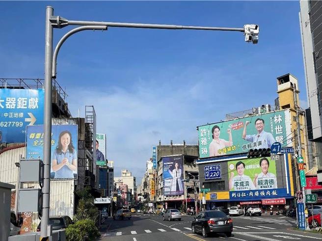 彰化市中正路2段与中华路口测速照相杆2023年共拍照取缔1万6094件交通违规，高居彰化县去年10大测照取缔第1名。（警方提供／孙英哲彰化传真）