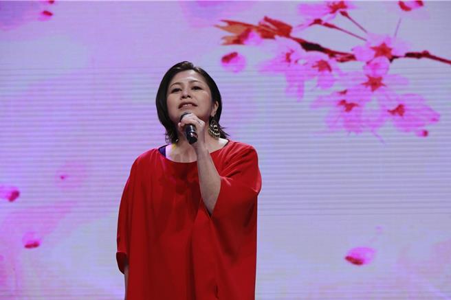 夏川里美演唱多首經典好歌。（中視提供）
