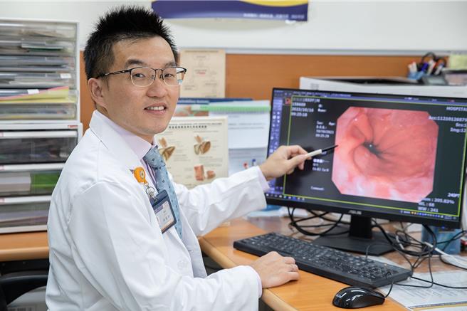 國立陽明交通大學附設醫院肝膽腸胃科醫師林毅軒表示，胃食道逆流症的發生率節節上升，目前已然成為胃腸科門診最常見的疾病。（國立陽明交通大學附設醫院／李忠一宜蘭傳真）