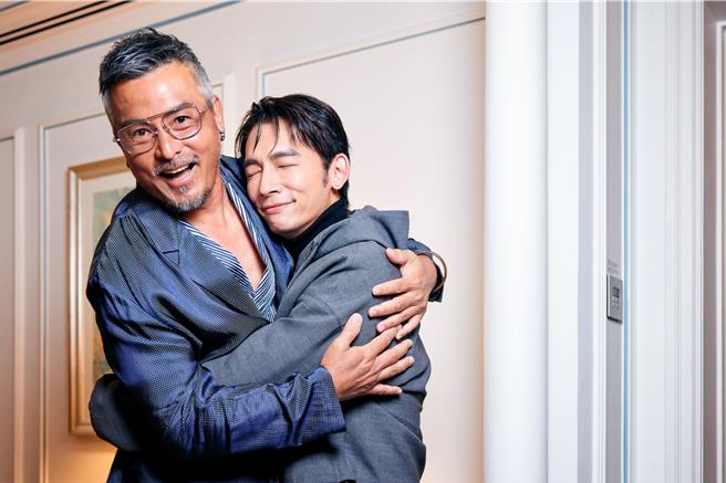 李铭顺（左）和多年好友温升豪终于合作戏剧。（三立提供）