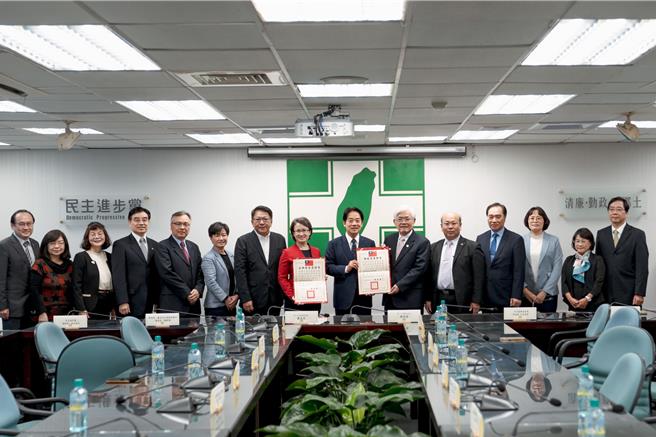 中选会致送第16任总统、副总统当选证书 赖清德这样承诺。民进党提供