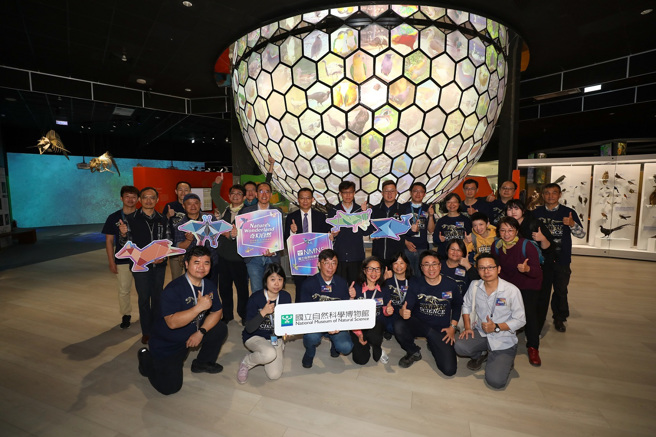 教育部林明裕次长与奇幻自然策展团队合影。(照片/教育局提供)