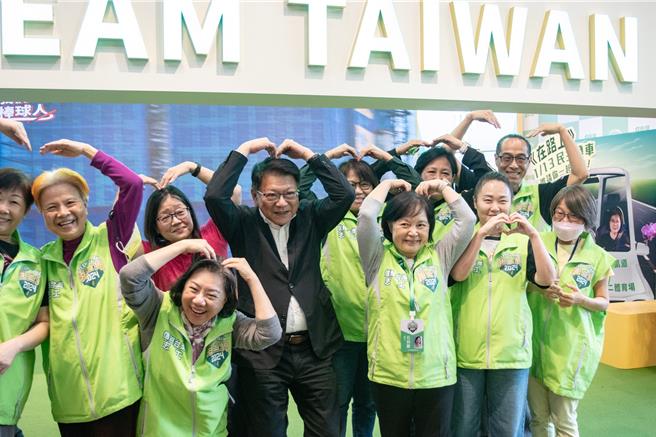 賴清德競總熄燈 潘孟安親向志工致謝。賴清德競總提供