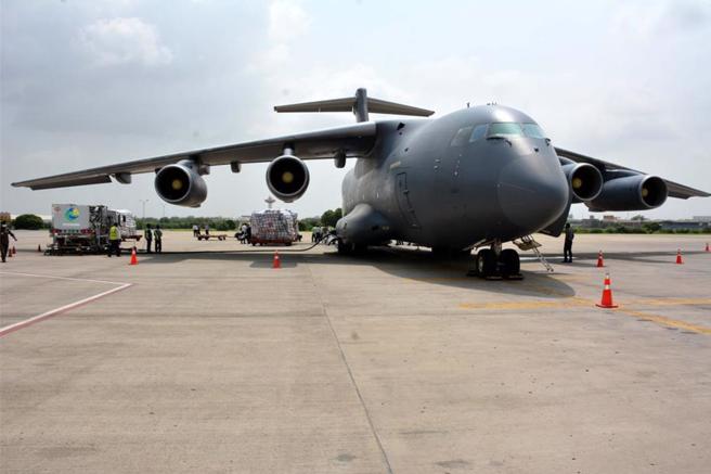 圖為中共空軍運-20運輸機停靠在巴基斯坦南部城市卡拉奇。 （摘自新華社）