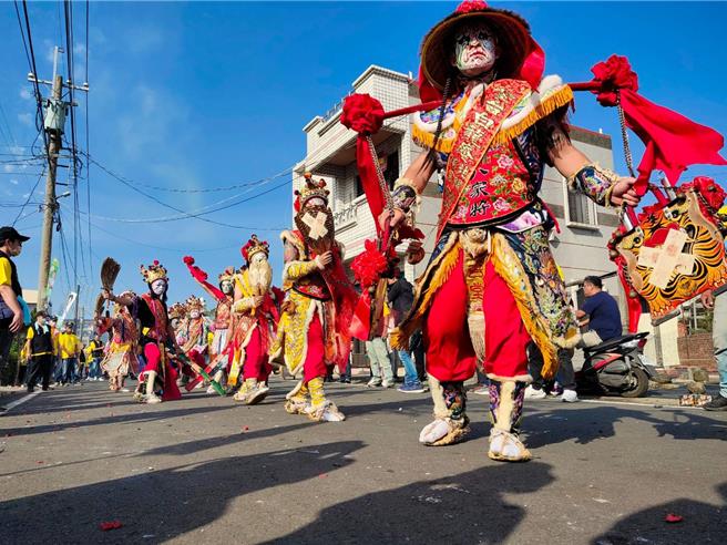 雲林縣五聯境如性振玄堂民俗發展協會保存的「笨港如性振玄堂八家將」文化資產，在臉譜、帽子、服裝、道具、陣式與肢體動作能秉持傳統精神。（雲林縣政府文觀處提供）