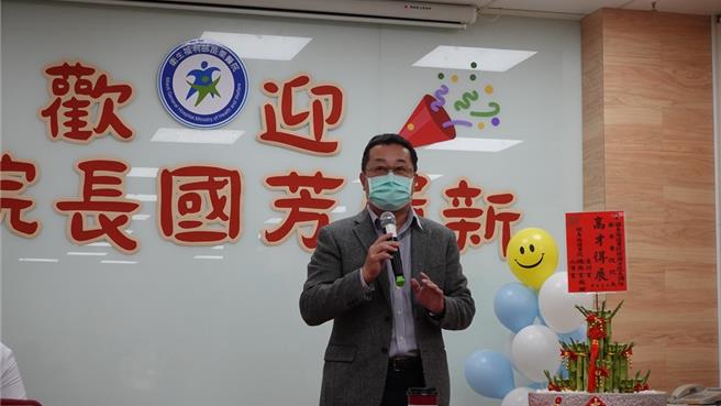 卫生福利部立苗栗医院18日举行新任院长徐国芳宣誓就职。（部立苗栗医院提供／谢明俊苗栗传真）