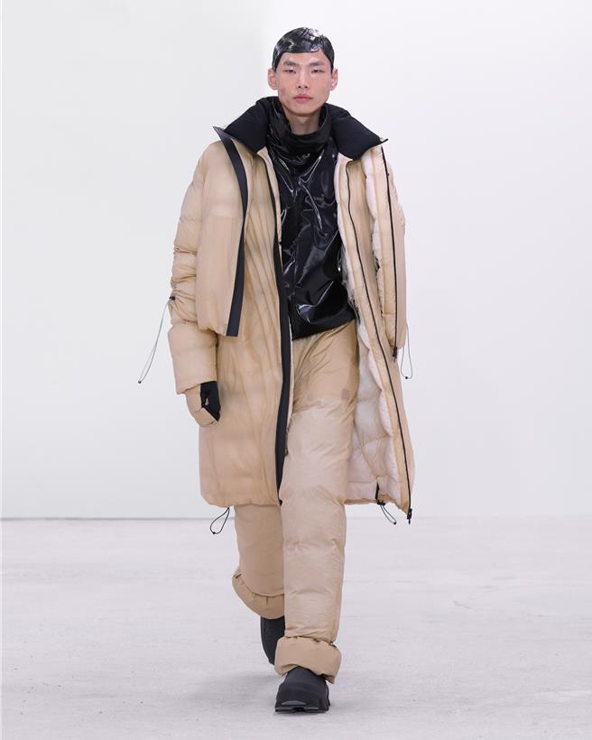 色系与不同方式的剪裁，为雨衣带来全新设计感。（Rains提供／黄唯淯台北传真）