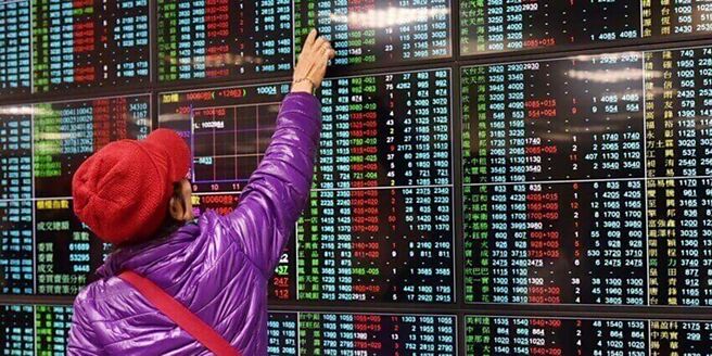 去年台股股票型基金平均报酬近5成，投资人见好就收，整体基金净流出约267亿元。图／本报资料照片