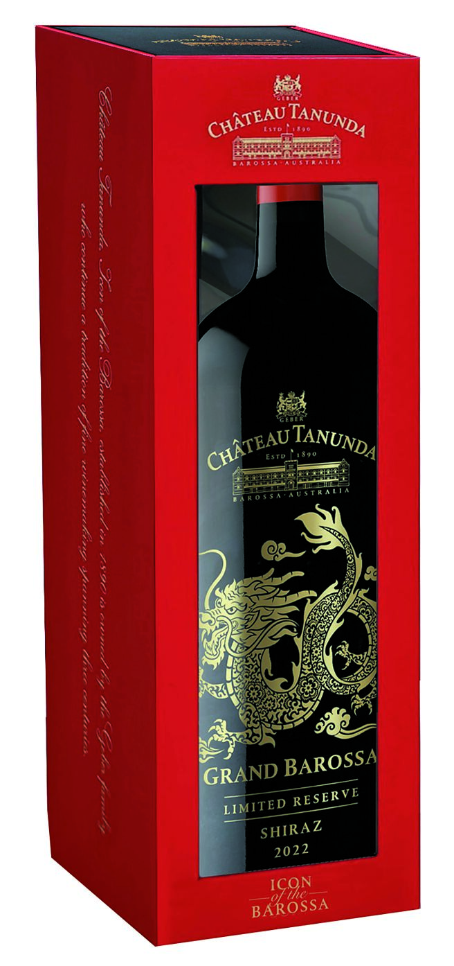 家乐福「澳洲Tanunda龙年纪念版红酒1.5L」原价：1,980元，特价：1,490元。图／业者提供