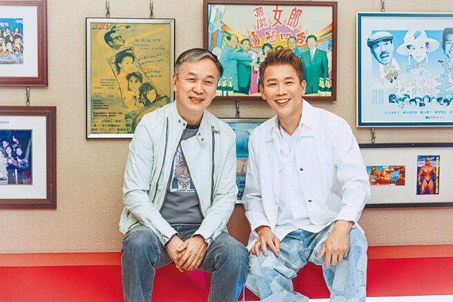 陶喆（右）18日受陈德森邀请，为公益拍短片。（罗永铭摄）